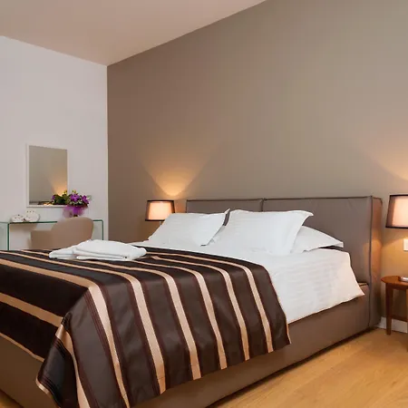 Residence By Vestibul Palace-2